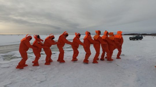 Айс-флоатинг в Охотском море: новый зимний аттракцион Дальнего Востока