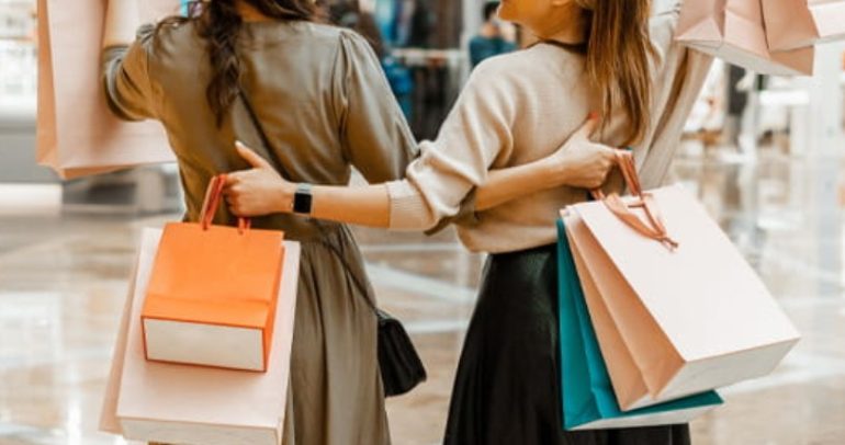 Как совместить отпуск и выгодные покупки: шопинг-туризм без переплат