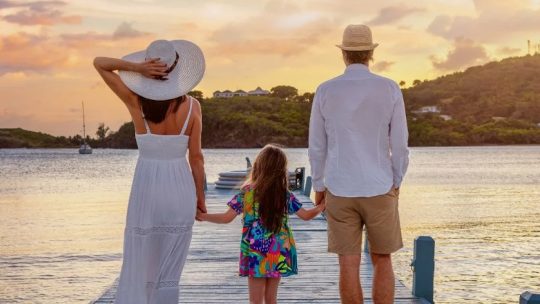 Путешествия для всей семьи: лучшие направления для отдыха с детьми и старшим поколением